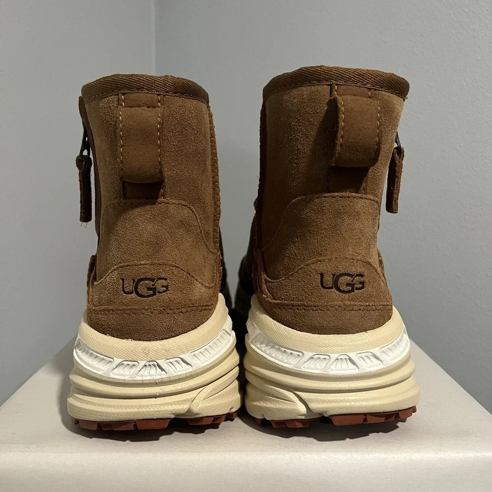 UGG CA805 Weather Boot Chestnut Suede 1112369-CHE Men's Size 6 Woman's Size 7.5